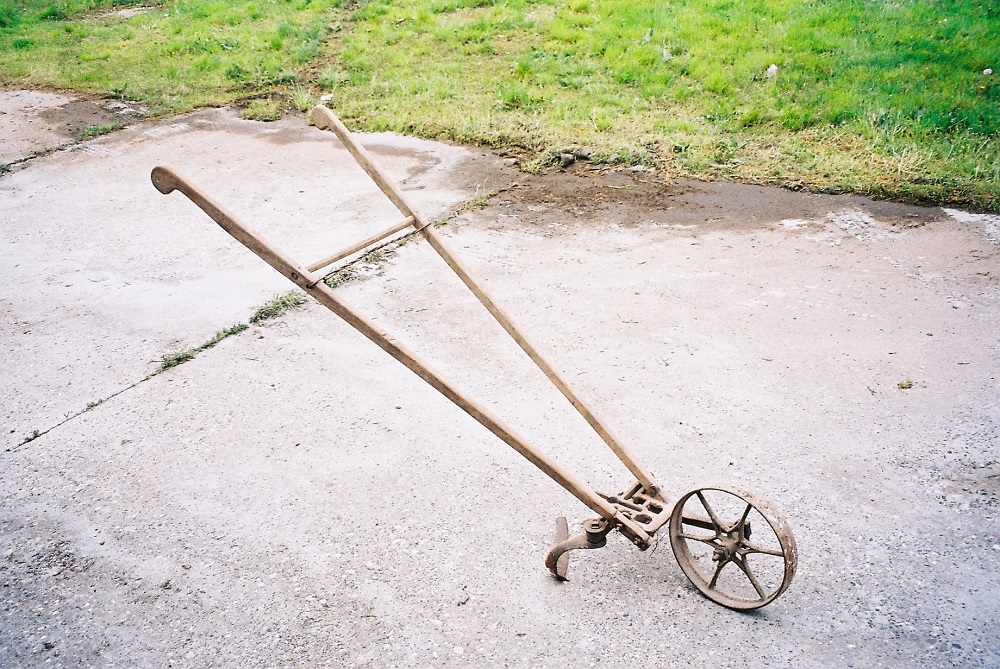 Ручни међуредни култиватори